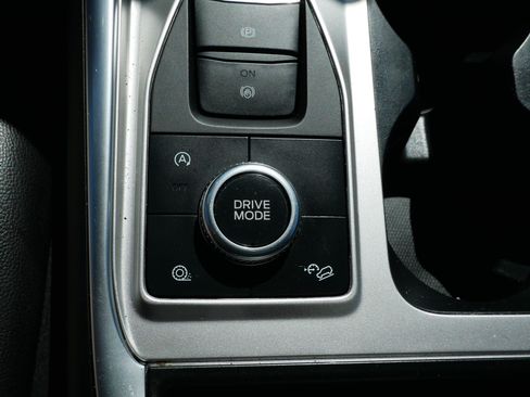 Used 2020 Ford Explorer XLT w/ Equipment Group 202A AWD/4WD image 31