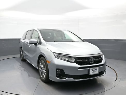 Certified 2025 Honda Odyssey Touring image 3