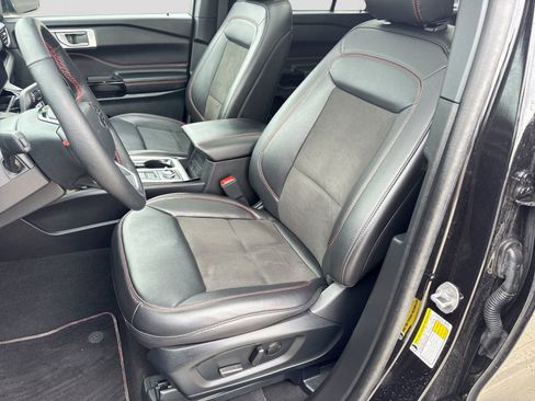 Certified 2024 Ford Explorer ST-Line w/ Class IV Trailer Tow Package AWD/4WD image 19
