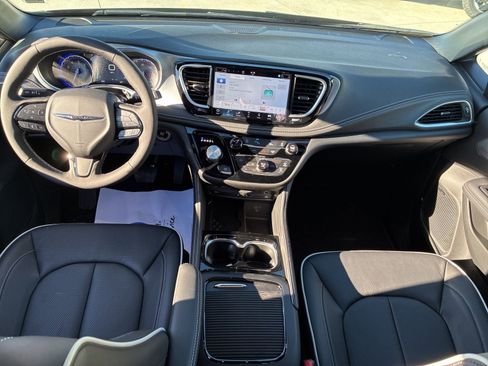 New 2026 Chrysler Pacifica Limited w/ Uconnect Theater Family Group image 13