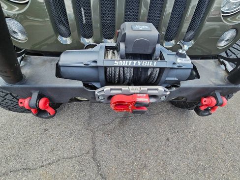 Used 2015 Jeep Wrangler Unlimited Rubicon w/ Connectivity Group AWD/4WD image 31