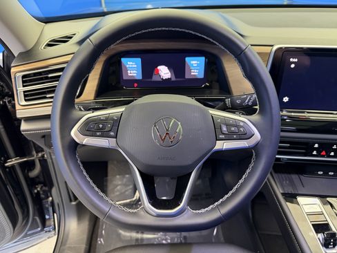 Used 2026 Volkswagen Atlas SE w/ Panoramic Sunroof Package FWD image 14