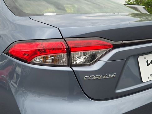 Used 2025 Toyota Corolla LE FWD image 12