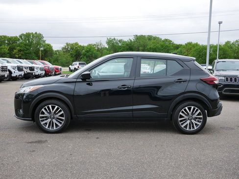 Used 2022 Nissan Kicks SV FWD image 4