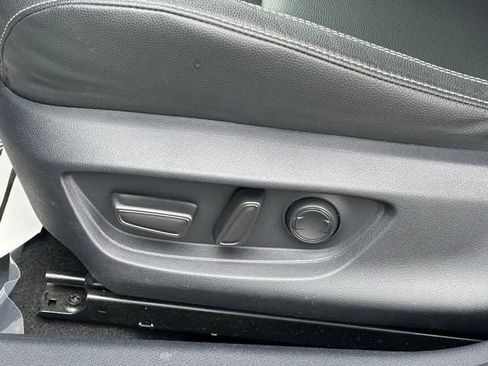 Used 2025 Toyota Camry SE image 25