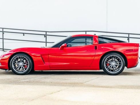 Used 2005 Chevrolet Corvette Coupe w/ Preferred Equipment Group RWD image 42