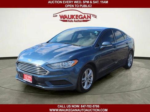 Used 2018 Ford Fusion SE image 2