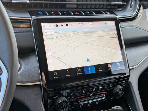 Used 2022 Jeep Grand Cherokee Limited 4xe w/ Luxury Tech Group II image 30