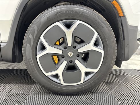 Used 2024 Rivian R1S Adventure AWD/4WD image 11