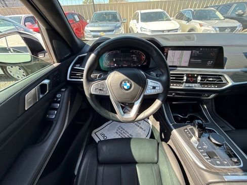 Used 2022 BMW X7 xDrive40i w/ Premium Package image 3