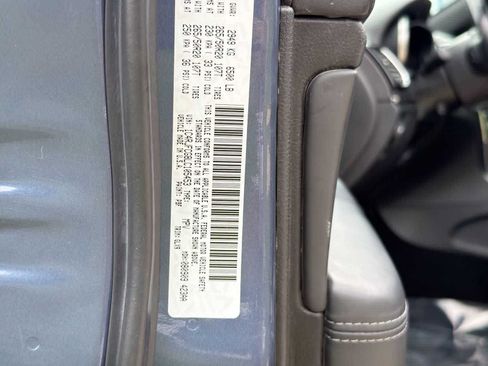 Used 2020 Jeep Grand Cherokee Overland AWD/4WD image 32