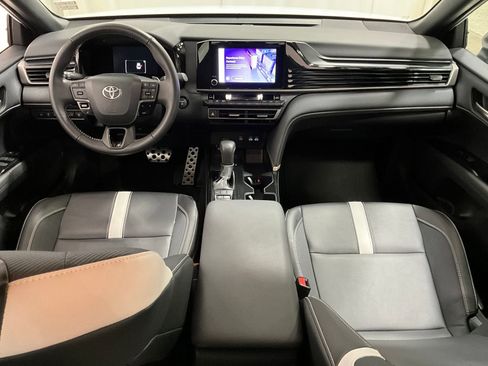 Used 2025 Toyota Camry SE FWD image 14