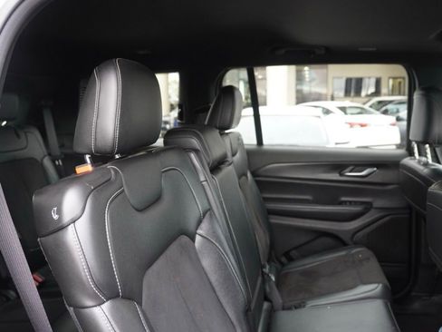 Used 2023 Jeep Grand Cherokee L Laredo image 19