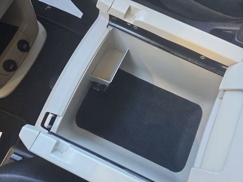 Used 2013 Chrysler Town & Country Touring-L w/ Driver Convenience Group image 35