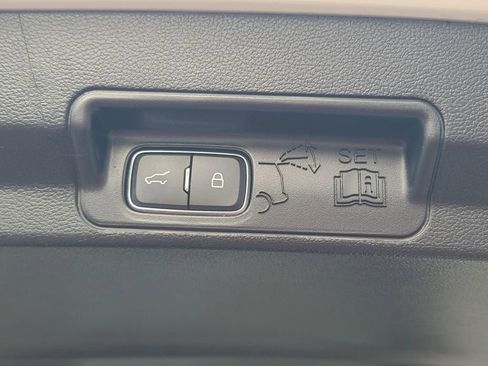 Used 2022 Ford Explorer XLT image 13