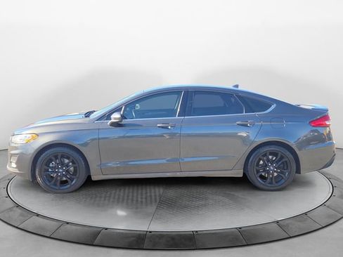Used 2019 Ford Fusion SE w/ Equipment Group 151A image 2