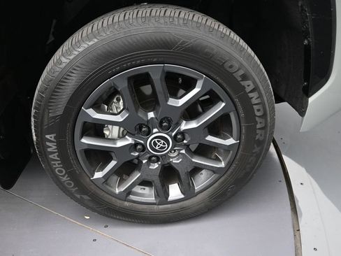 Used 2024 Toyota Tundra Platinum AWD/4WD image 9