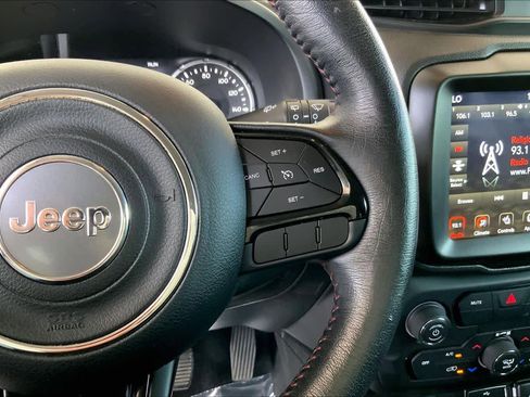 Used 2022 Jeep Renegade Latitude w/ Convenience Group AWD/4WD image 25