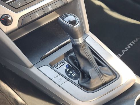 Used 2017 Hyundai Elantra SE image 20