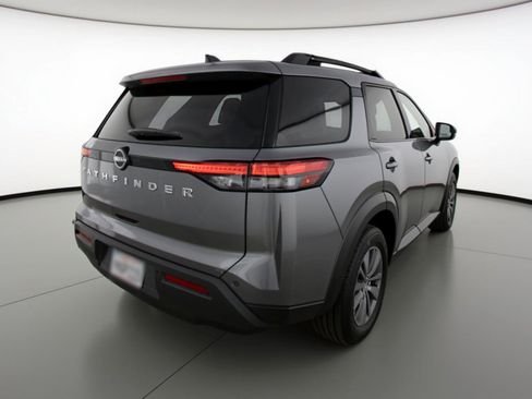 Used 2025 Nissan Pathfinder SV image 9