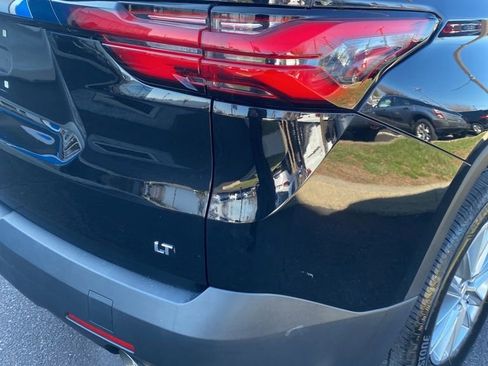 Used 2023 Chevrolet Traverse LT image 15