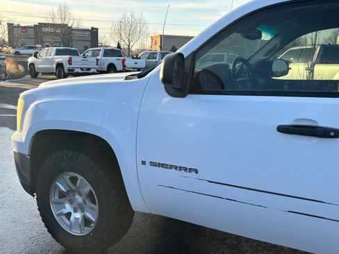 Used 2007 GMC Sierra 1500 SLE w/ SLE/SLT Trailering Package AWD/4WD image 6