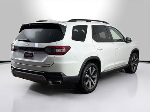 Used 2024 Honda Pilot Touring image 14