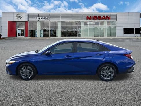 Used 2024 Hyundai Elantra SEL FWD image 4