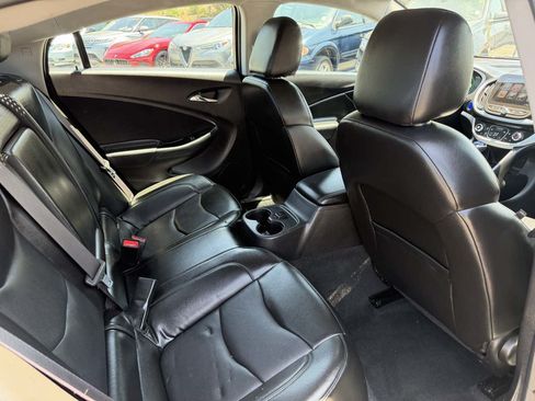 Used 2017 Chevrolet Volt LT w/ Comfort Package FWD image 17