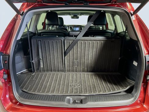 Certified 2019 Toyota Highlander SE AWD/4WD image 23