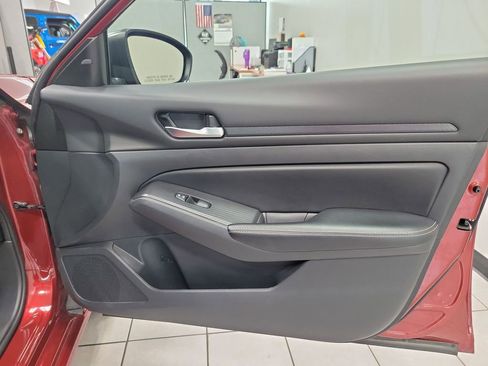 Used 2024 Nissan Altima 2.5 SV FWD image 20