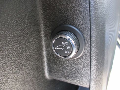 Used 2023 Chevrolet Traverse LT image 14