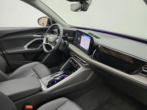 Used 2025 Audi Q5 Premium w/ Convenience Package AWD/4WD image 30