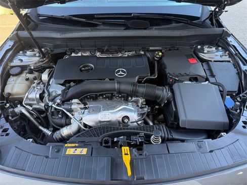 Used 2022 Mercedes-Benz GLB 250 GLB 250 w/ Premium Package Lite image 28