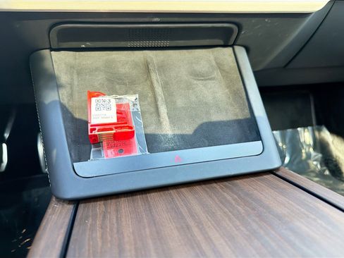 Used 2024 Tesla Model S image 27