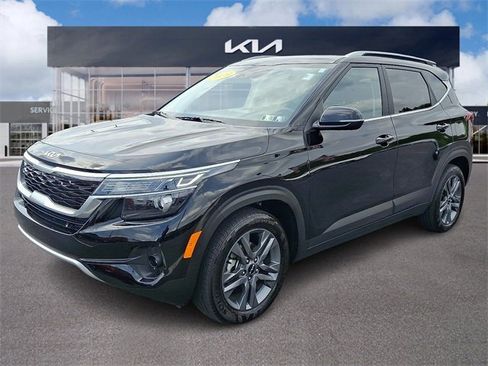 Certified 2023 Kia Seltos S w/ Navigation Package image 3