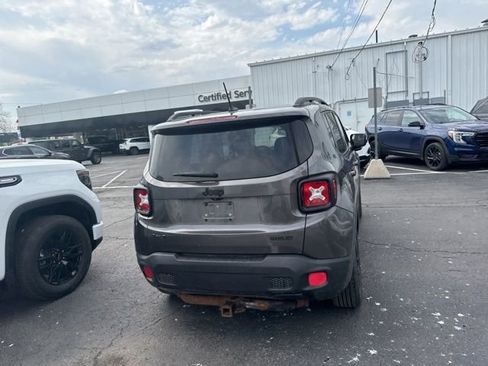 Used 2016 Jeep Renegade Latitude image 5