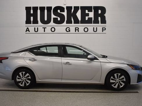 Used 2023 Nissan Altima 2.5 S FWD image 2