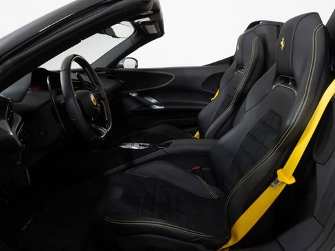 Used 2022 Ferrari SF90 Spider image 29