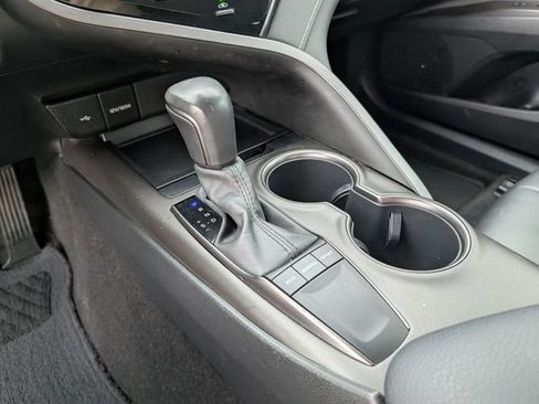 Used 2022 Toyota Camry SE FWD image 17