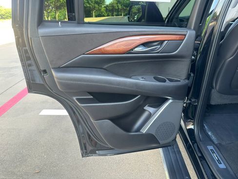 Used 2016 Cadillac Escalade Premium RWD image 18
