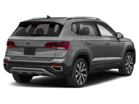 Used 2022 Volkswagen Taos SE FWD image 2