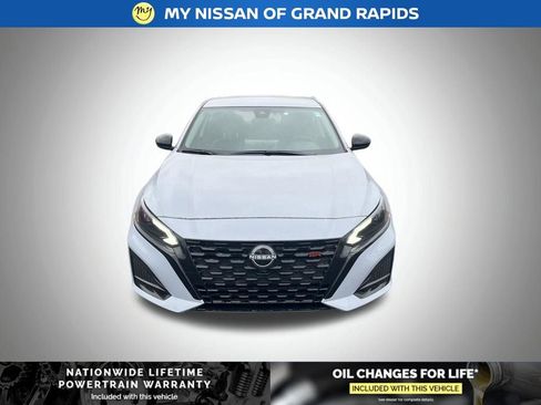 New 2026 Nissan Altima 2.5 SR AWD/4WD image 9