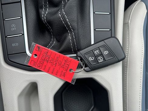 Used 2025 Volkswagen Jetta SE w/ Sunroof Package FWD image 31