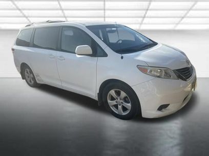Used 2011 Toyota Sienna LE w/ Towing Pkg