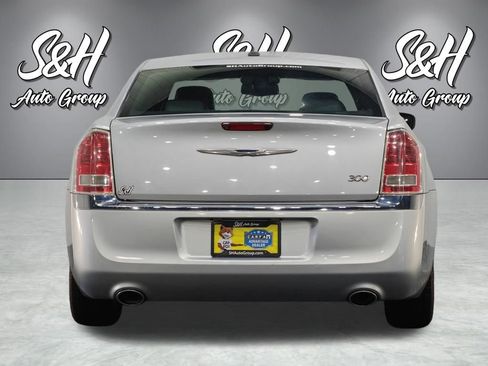 Used 2013 Chrysler 300 w/ Driver Convenience Group image 16