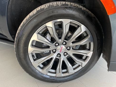 Used 2021 GMC Yukon Denali w/ Denali Premium Package image 11