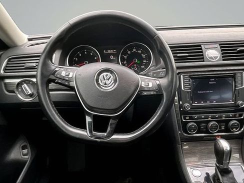 Used 2016 Volkswagen Passat 1.8T SE w/ Lighting Package FWD image 8
