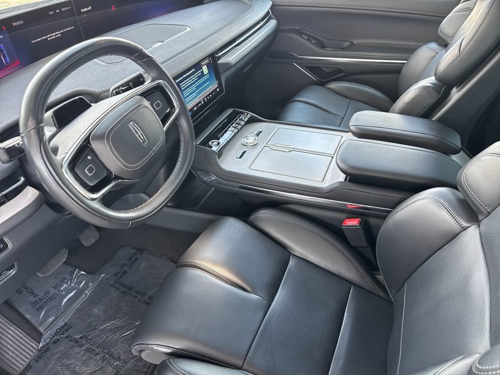 Certified 2025 Lincoln Navigator L Reserve AWD/4WD image 9