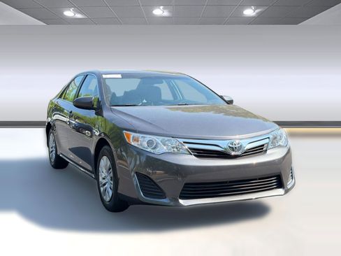 Used 2013 Toyota Camry LE FWD image 7